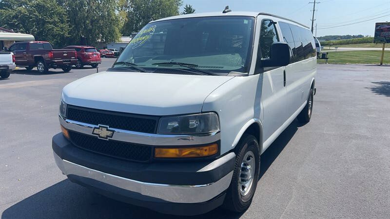Used 2018 Chevrolet Express 3500 LT w/ LT Preferred Equipment Group RWD image 4