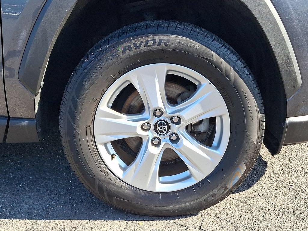 Used 2020 Toyota RAV4 XLE AWD/4WD image 12