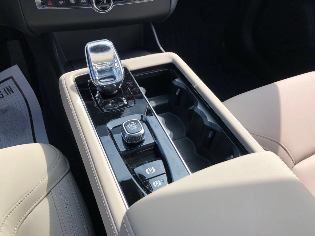 New 2026 Volvo XC90 B6 Plus w/ Protection Package Premier AWD/4WD image 24