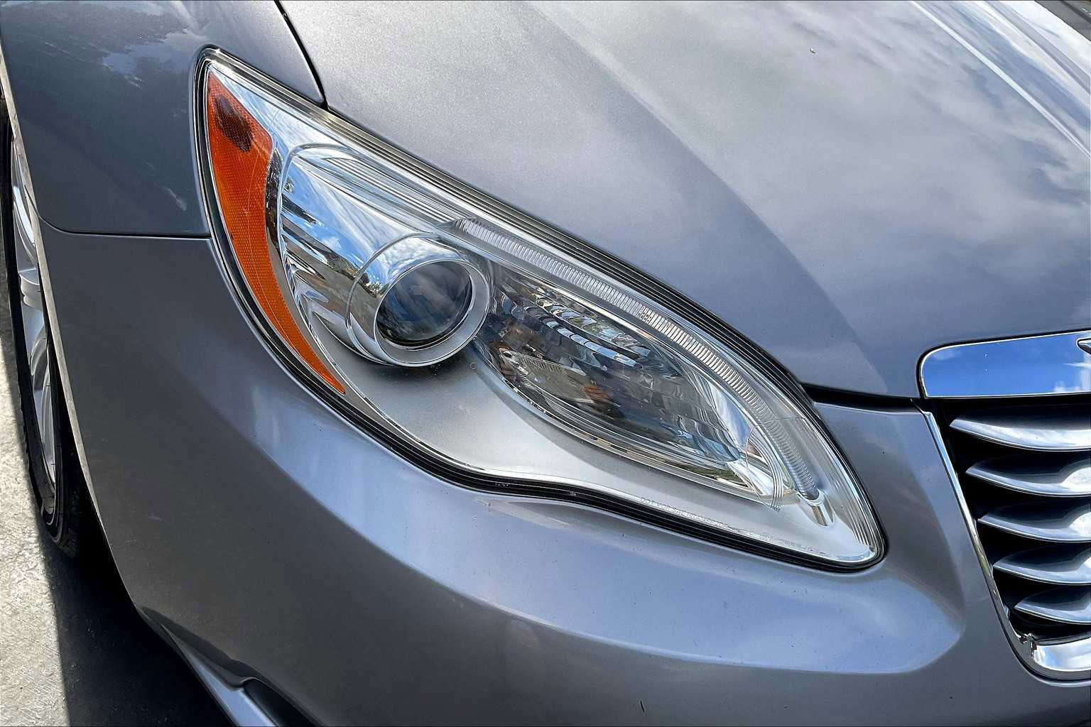 Used 2013 Chrysler 200 Touring image 29