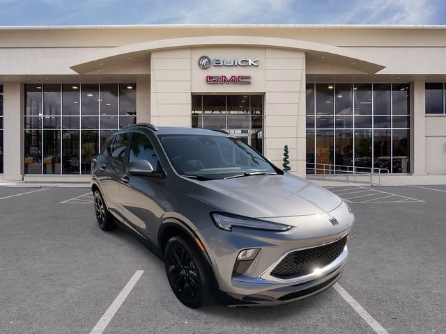 Used 2025 Buick Encore GX Sport Touring FWD image 2