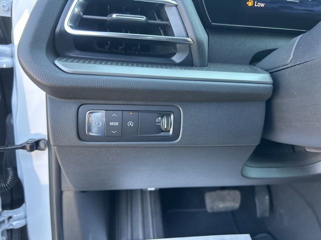 New 2026 Chevrolet Traverse LT w/ Sun and Wheel Package FWD image 18