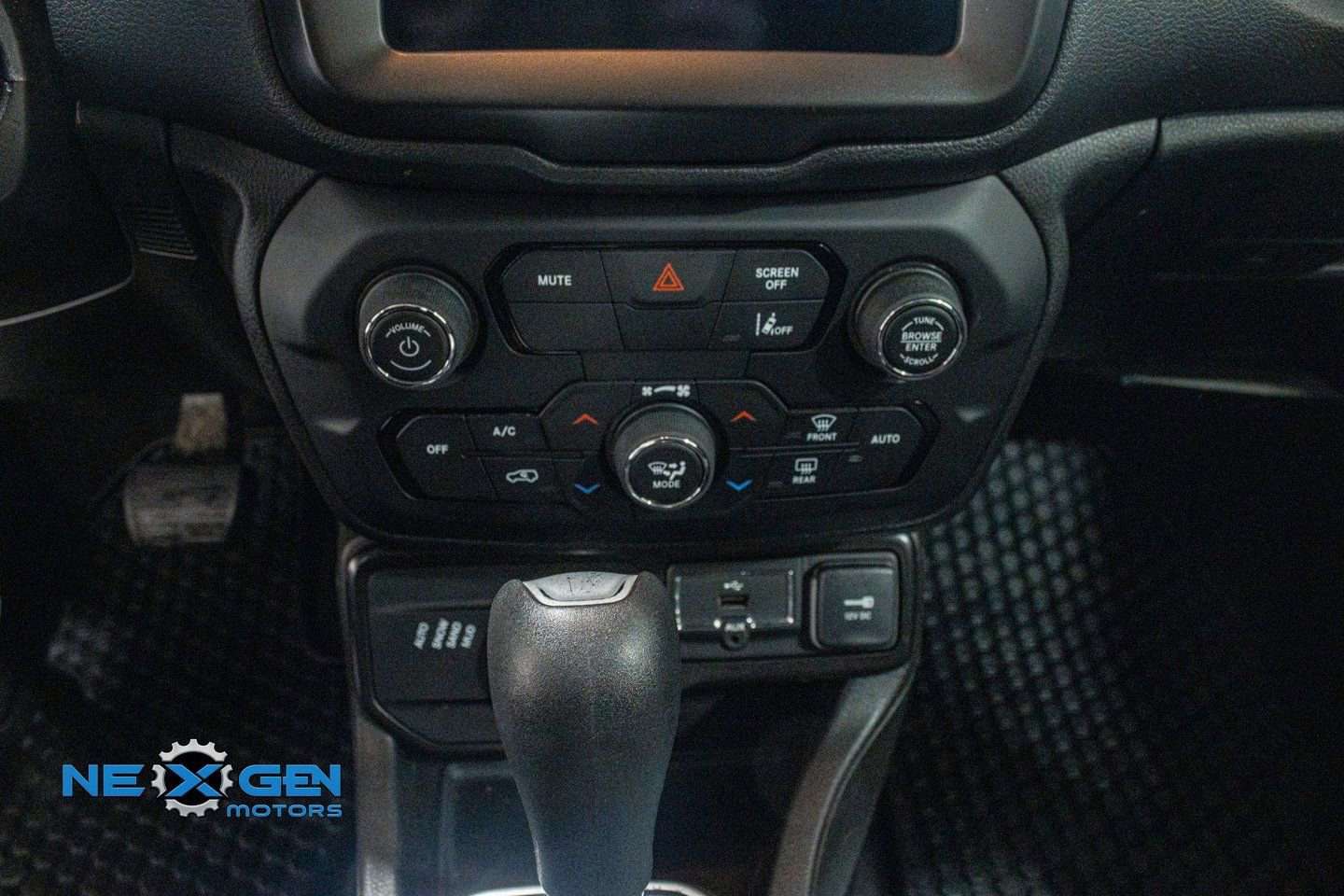Used 2022 Jeep Renegade Latitude w/ Convenience Group image 19