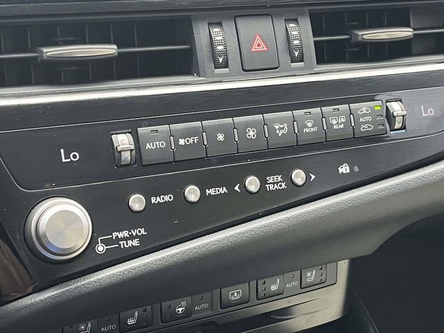 Used 2022 Lexus ES 300h Ultra Luxury w/ Accessory Package 2 image 33