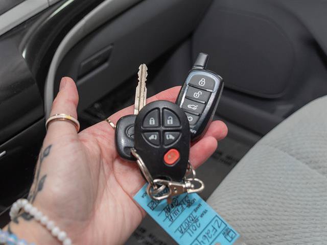 Used 2011 Toyota Sienna LE w/ Towing Pkg AWD/4WD image 13