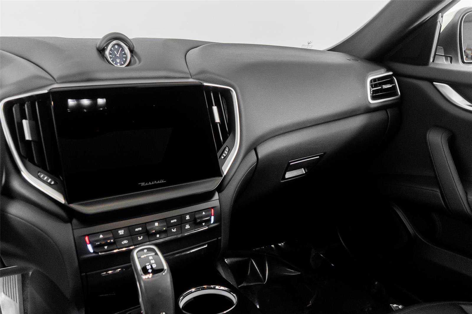 Used 2023 Maserati Ghibli Modena RWD image 39