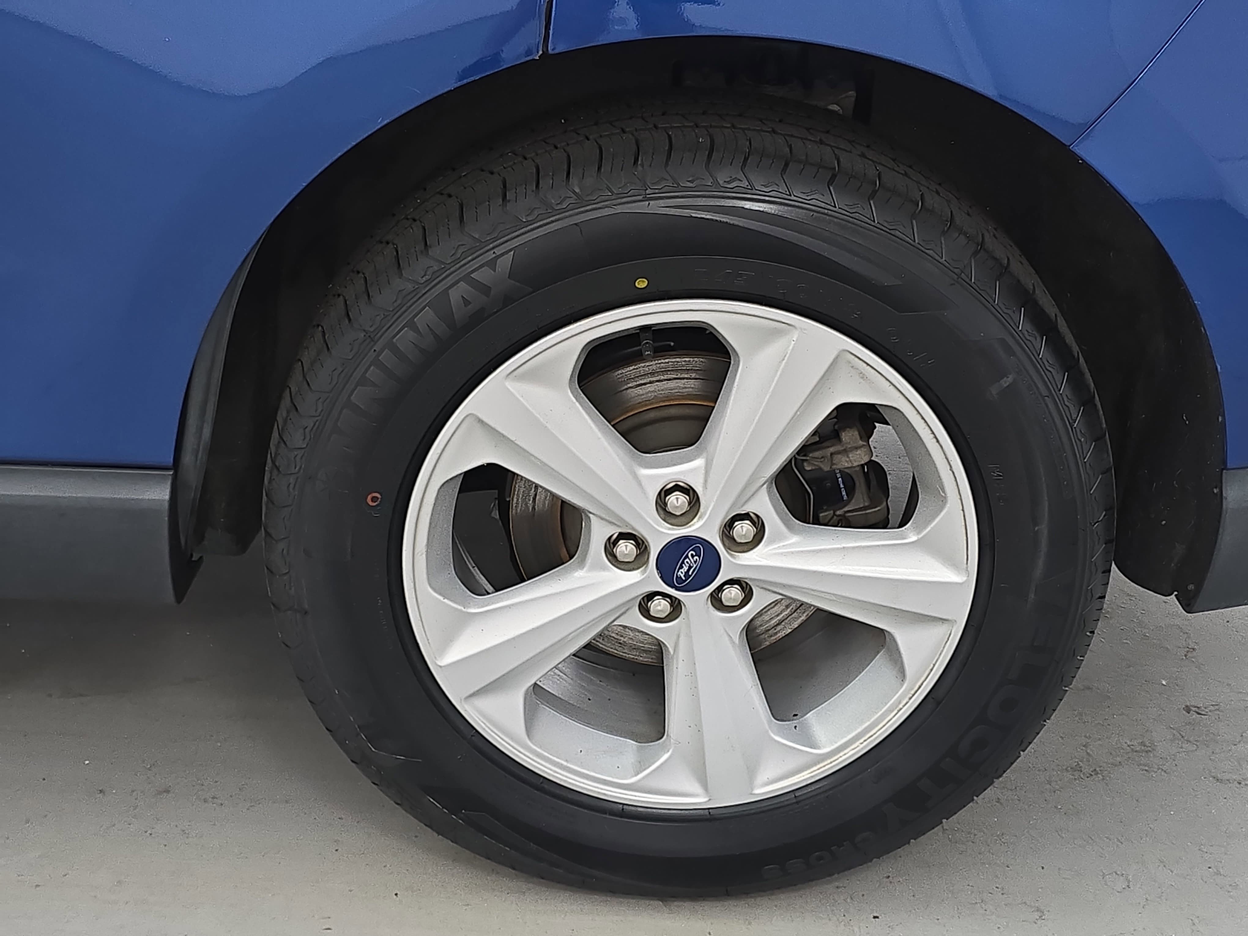 Used 2020 Ford Edge SE image 32