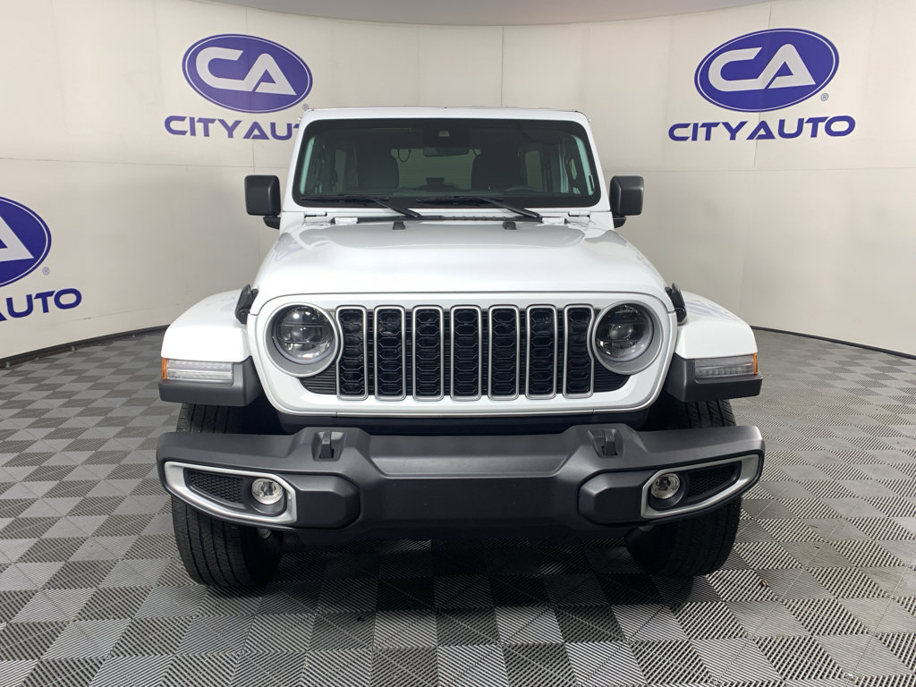 Used 2025 Jeep Wrangler Sahara AWD/4WD image 9
