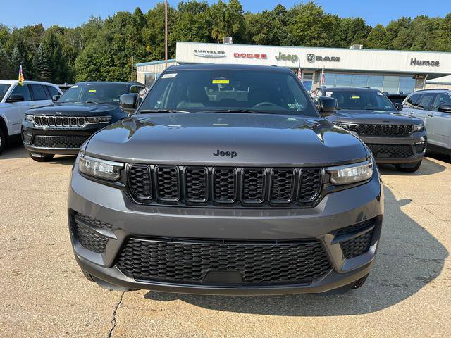 New 2025 Jeep Grand Cherokee Altitude image 3