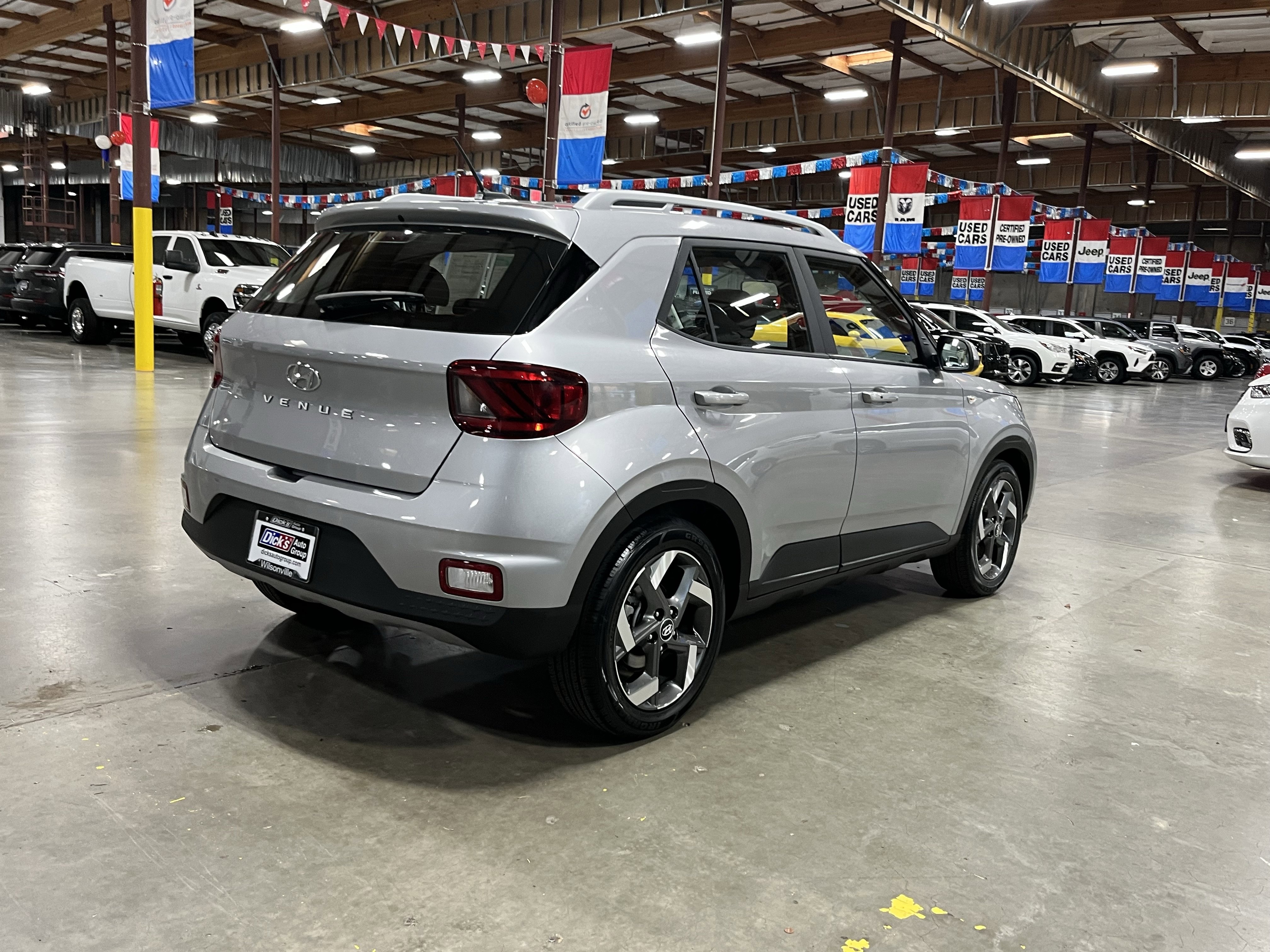 Used 2025 Hyundai Venue SEL FWD image 5