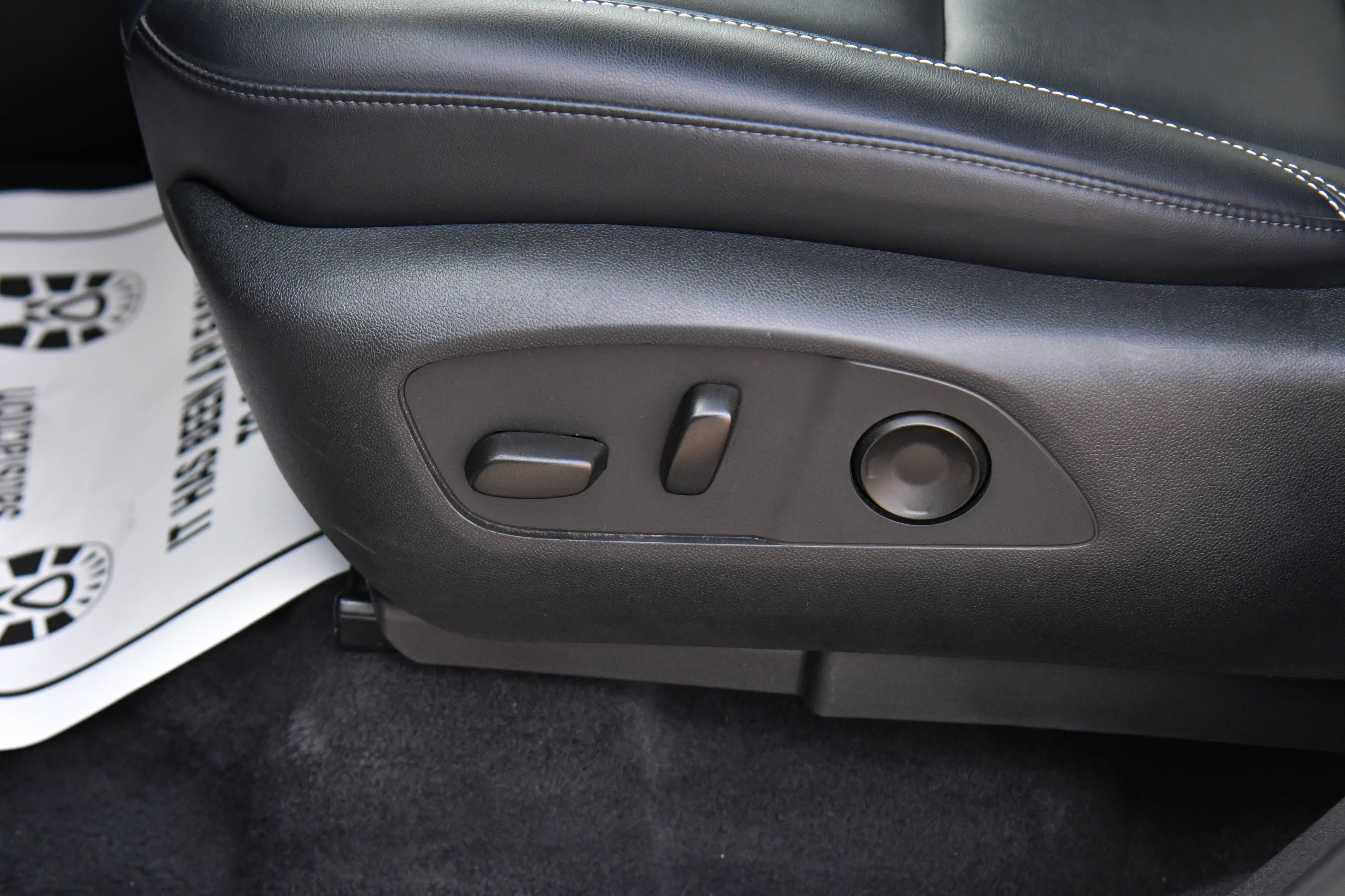 Used 2024 GMC Acadia Elevation image 17