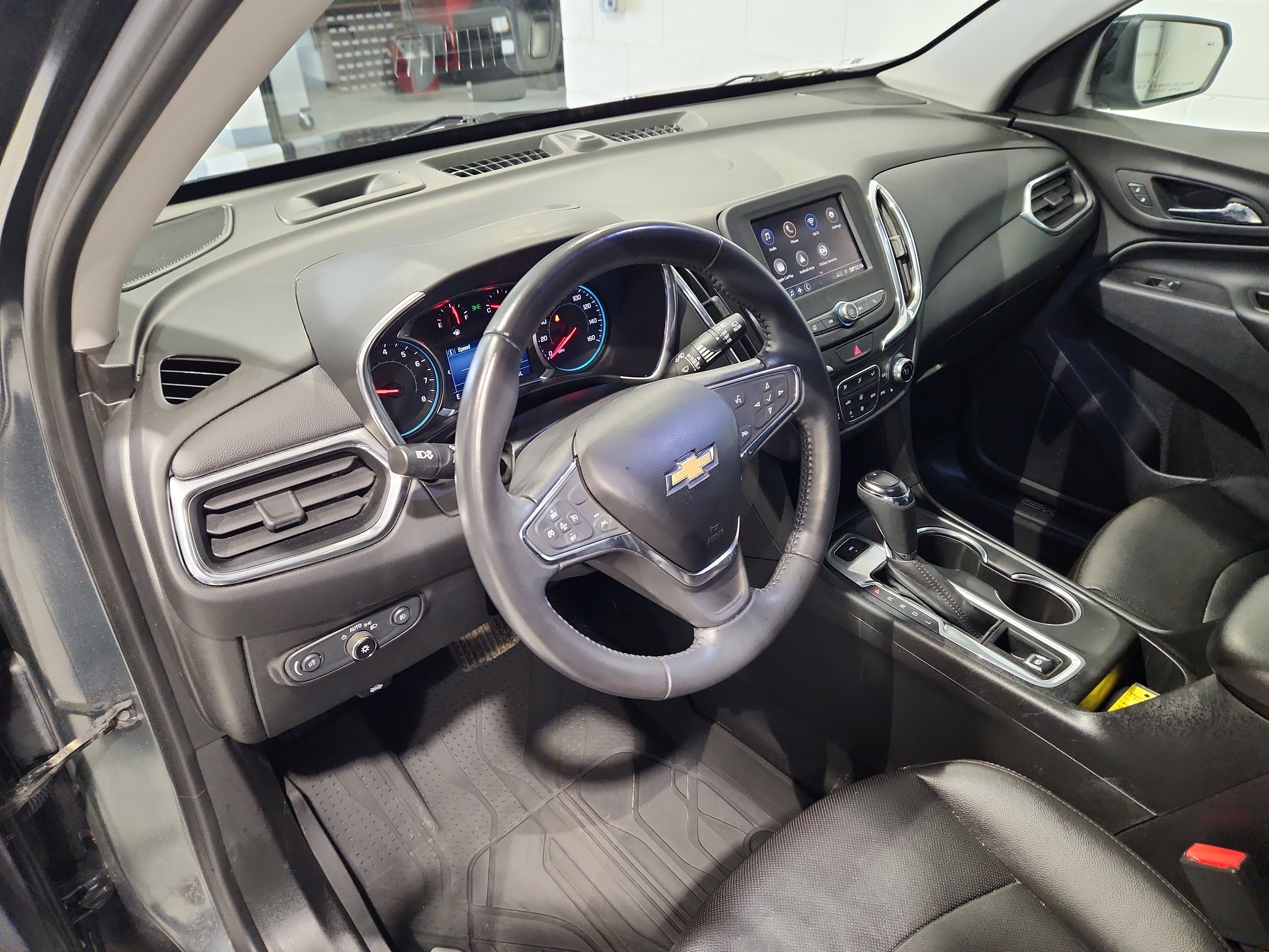 Used 2020 Chevrolet Equinox LT w/ Sport Edition image 5