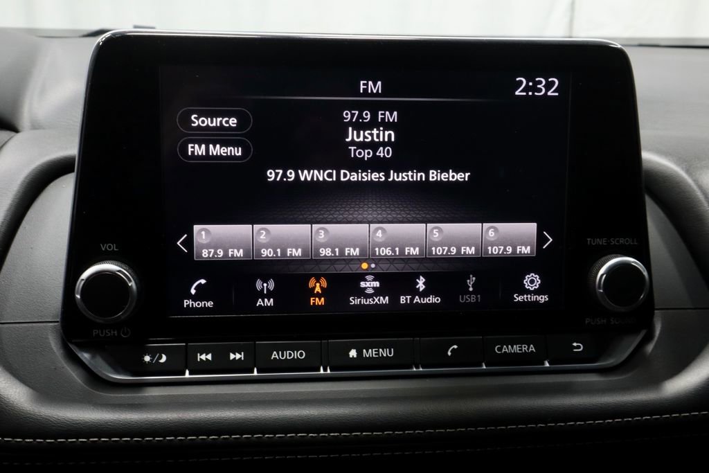 Certified 2025 Nissan Rogue SV FWD image 3