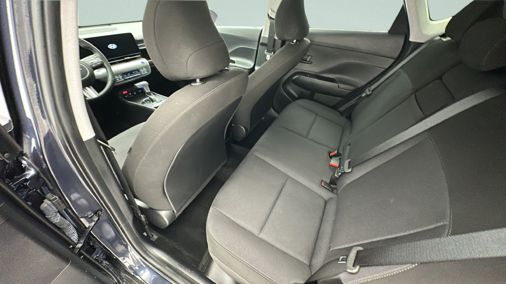 Used 2025 Hyundai Kona SEL FWD image 9