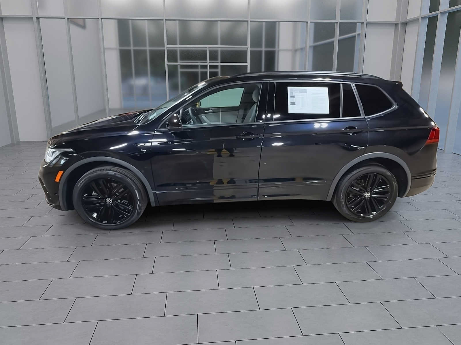 Used 2022 Volkswagen Tiguan SE R-Line AWD/4WD image 5