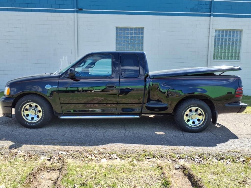 Used 2000 Ford F150 Harley-Davidson RWD image 2