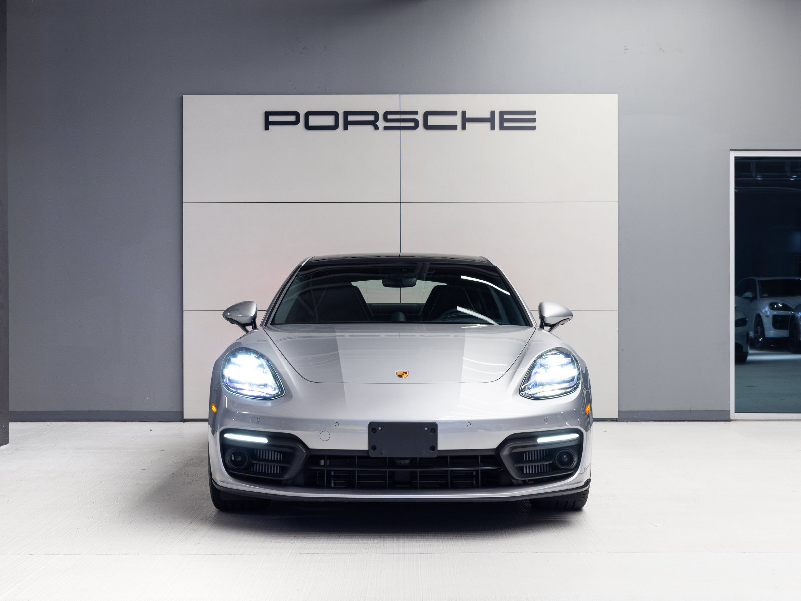 Certified 2023 Porsche Panamera 4 Platinum Edition AWD/4WD image 10