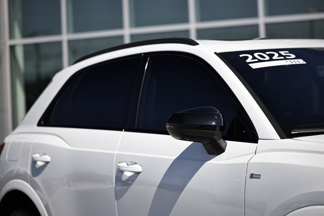 Certified 2025 Audi Q3 2.0T Premium Plus AWD/4WD image 3