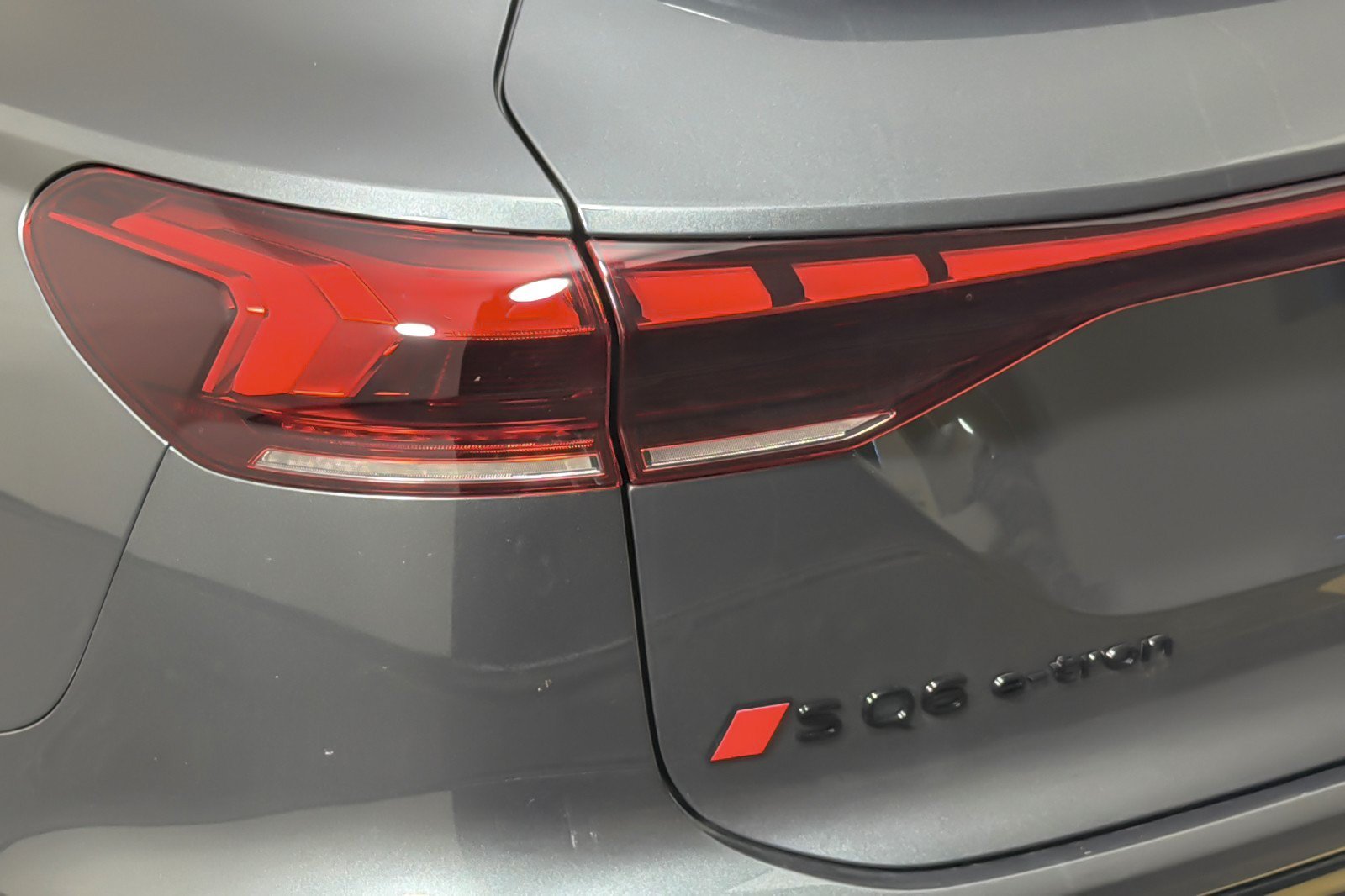 New 2027 Audi SQ6 e-tron Premium Plus AWD/4WD image 26