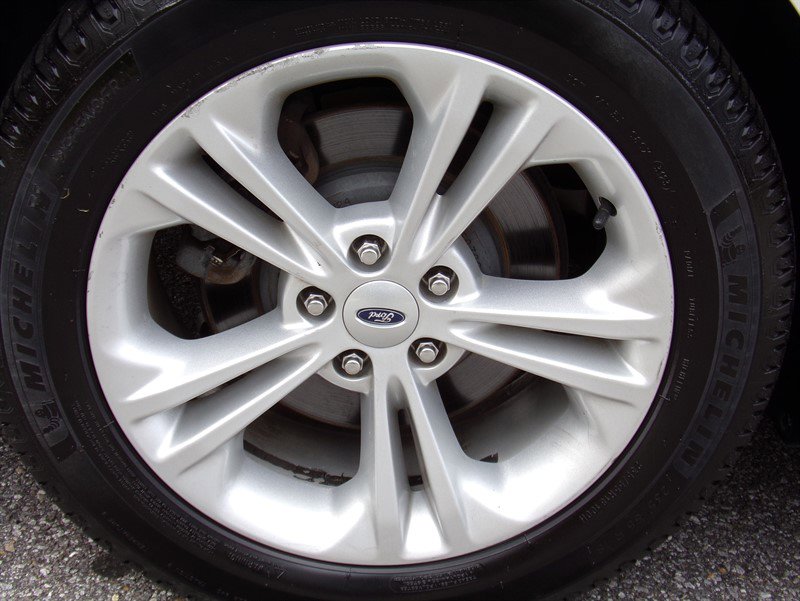 Used 2016 Ford Taurus SEL image 17