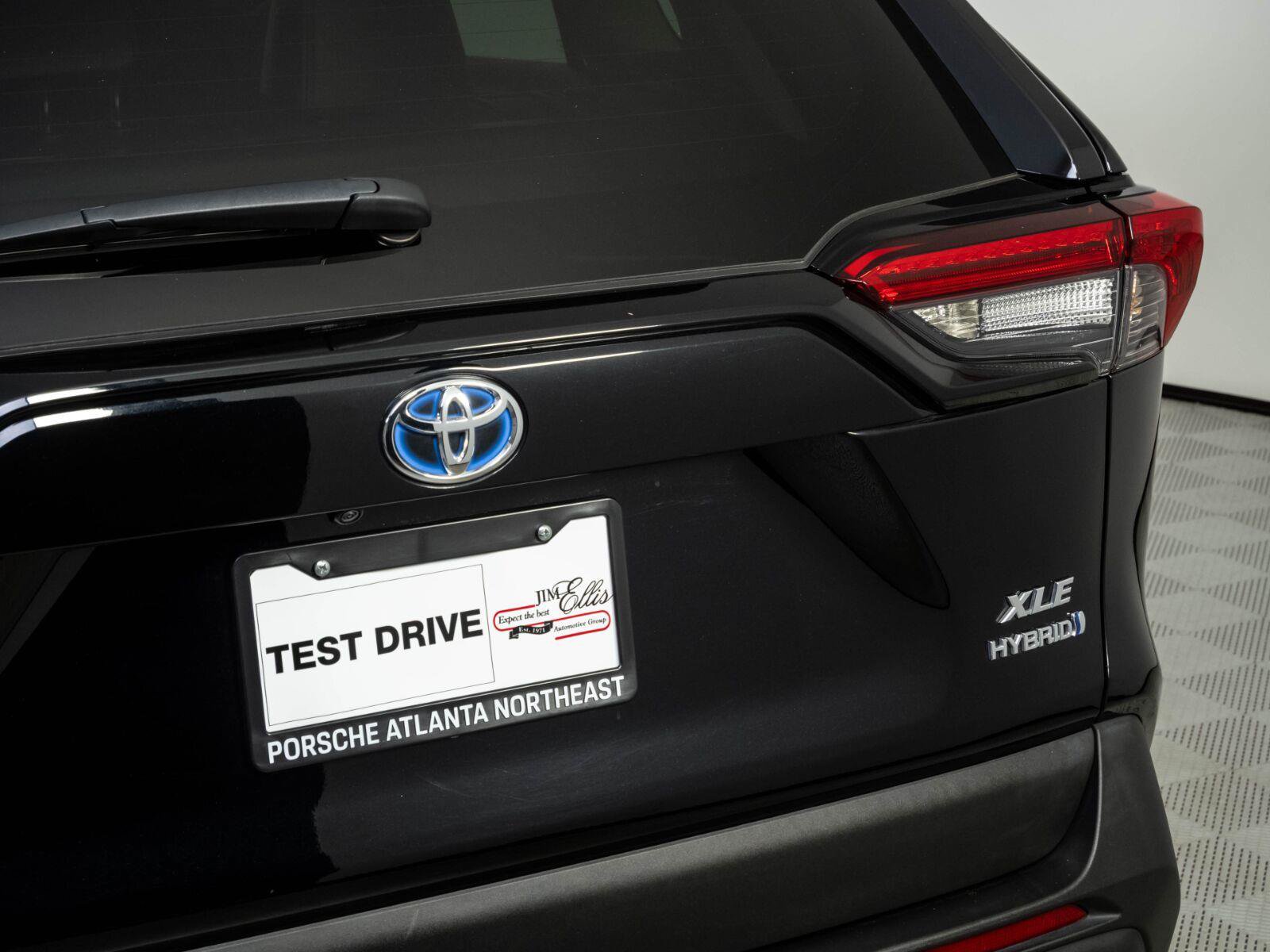 Used 2024 Toyota RAV4 XLE Premium AWD/4WD image 25