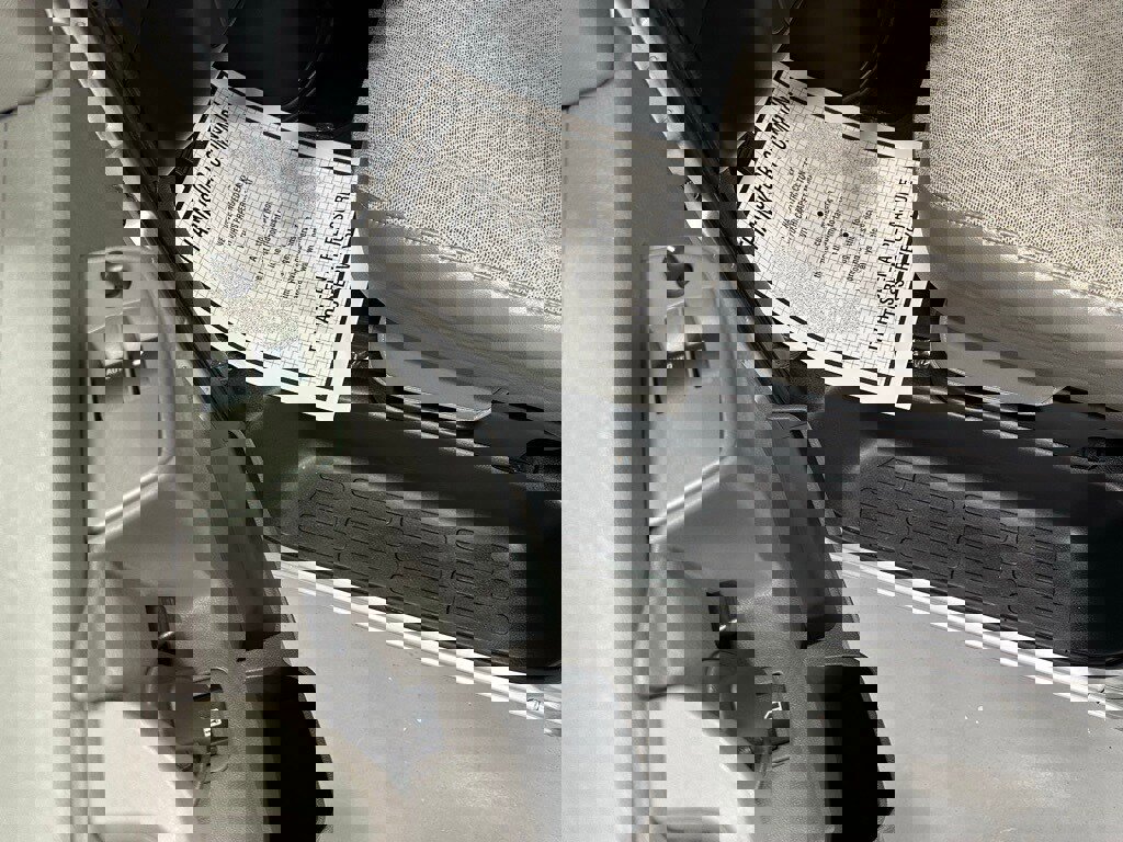 Used 2025 Chevrolet Express 3500 LT w/ LT Preferred Equipment Group image 9