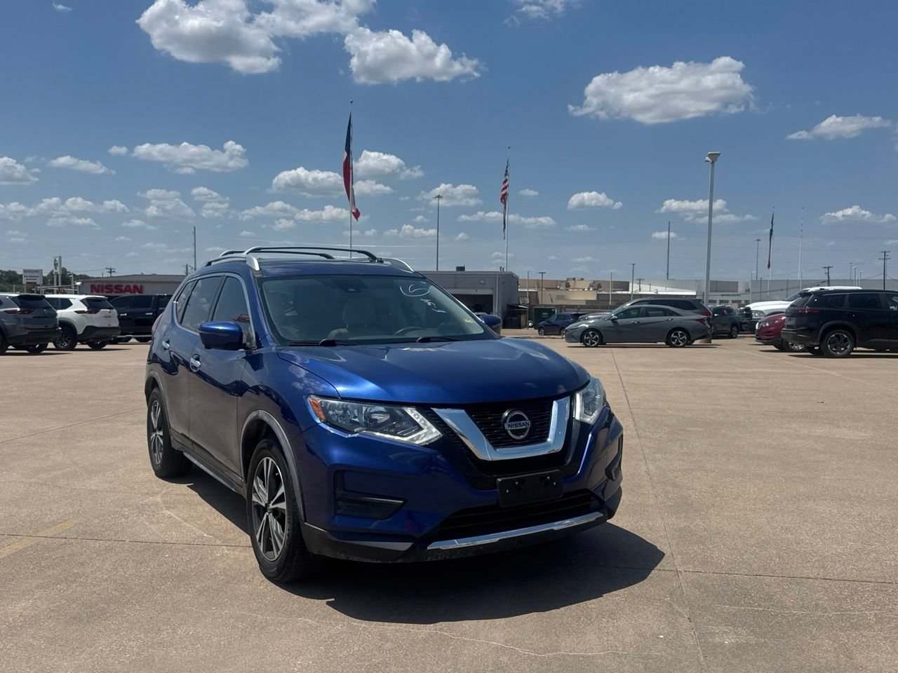 Used 2019 Nissan Rogue SV w/ Sun & Sound Touring Package FWD image 2