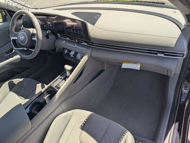 Used 2025 Hyundai Elantra SEL FWD image 8