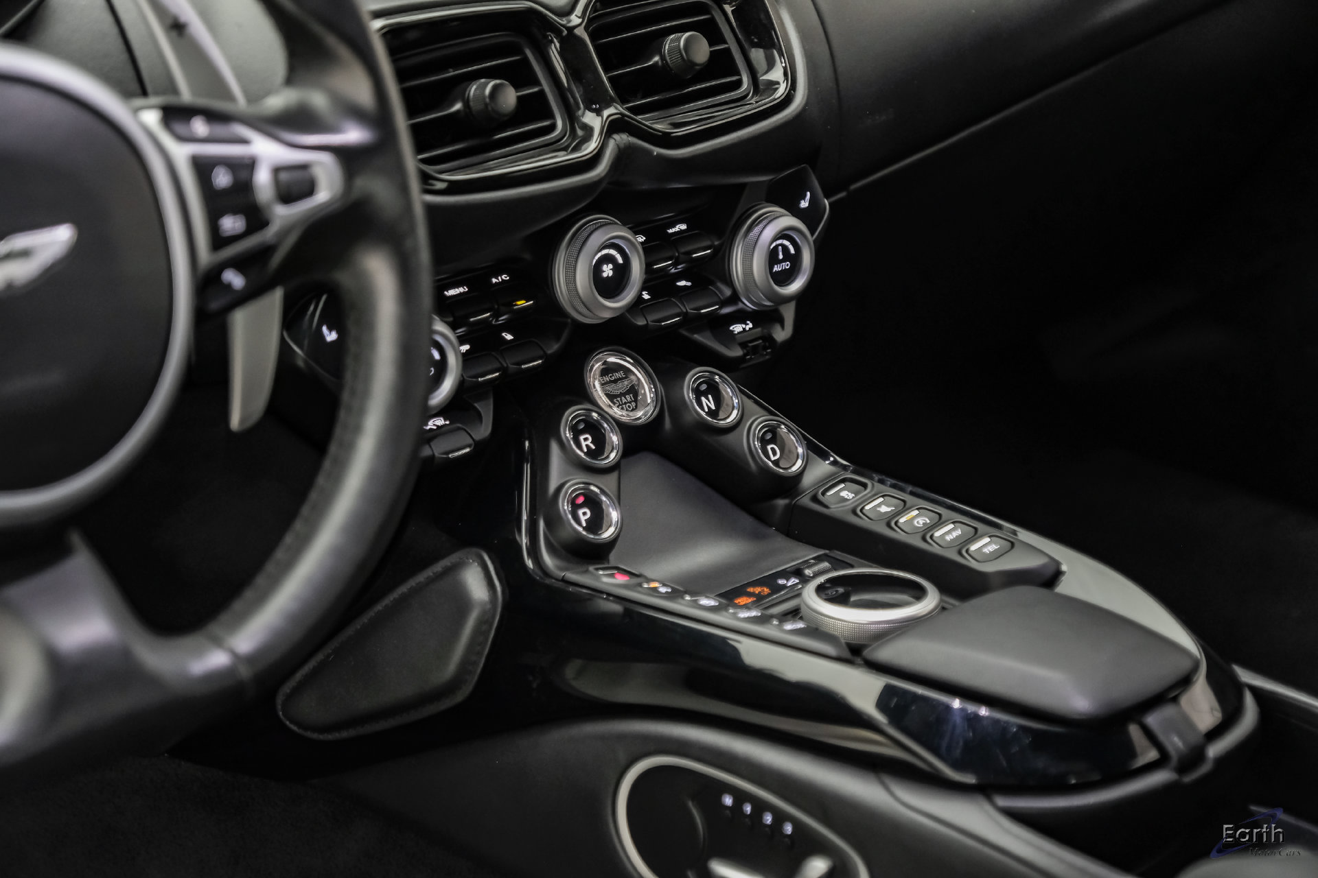 Used 2022 Aston Martin V8 Vantage Coupe RWD image 56