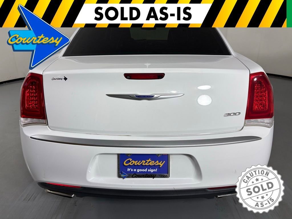 Used 2019 Chrysler 300 Touring w/ Chrome Appearance Package RWD image 7
