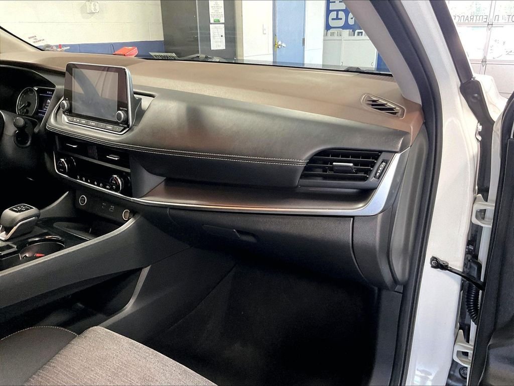 Used 2023 Nissan Rogue SV AWD/4WD image 13
