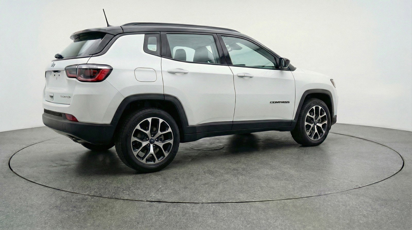 Used 2025 Jeep Compass Limited AWD/4WD image 9
