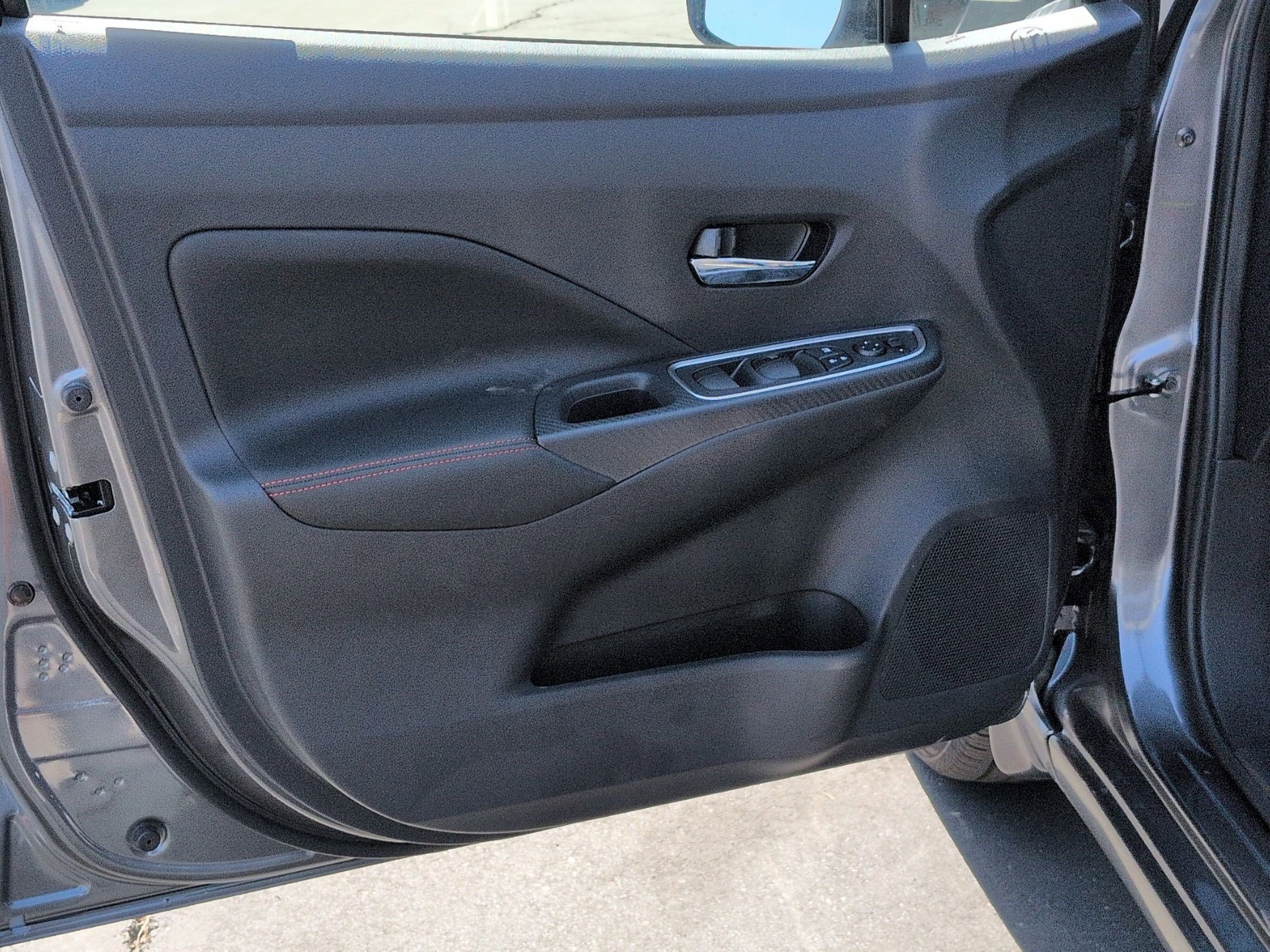 New 2025 Nissan Versa SR w/ Trunk Package image 13