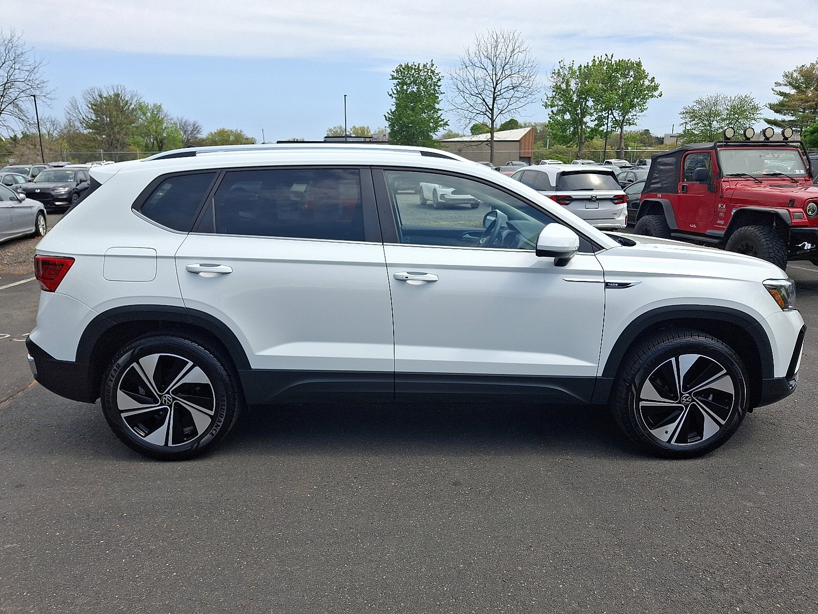 Used 2023 Volkswagen Taos SE AWD/4WD image 7