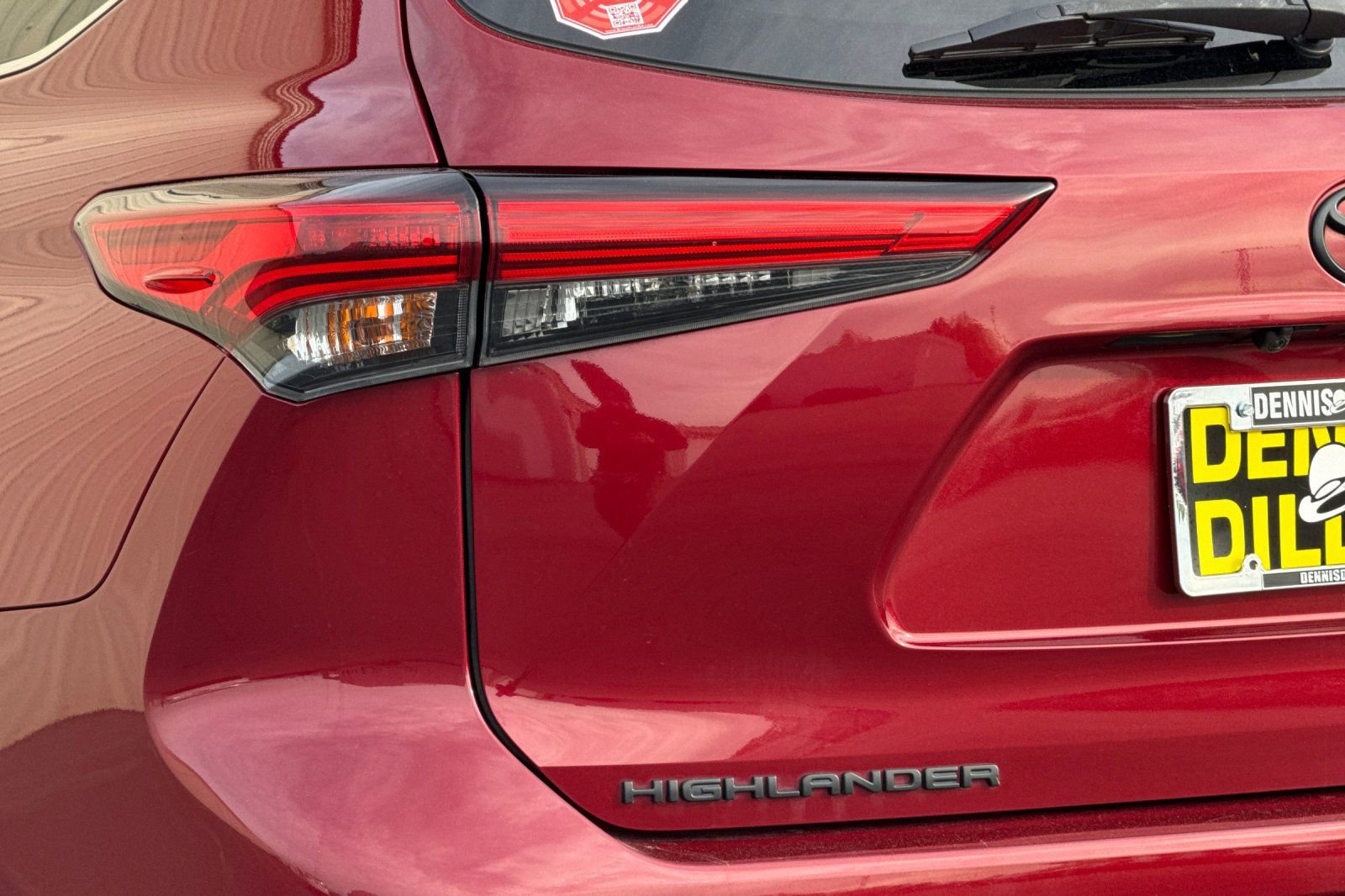 Used 2022 Toyota Highlander LE AWD/4WD image 27
