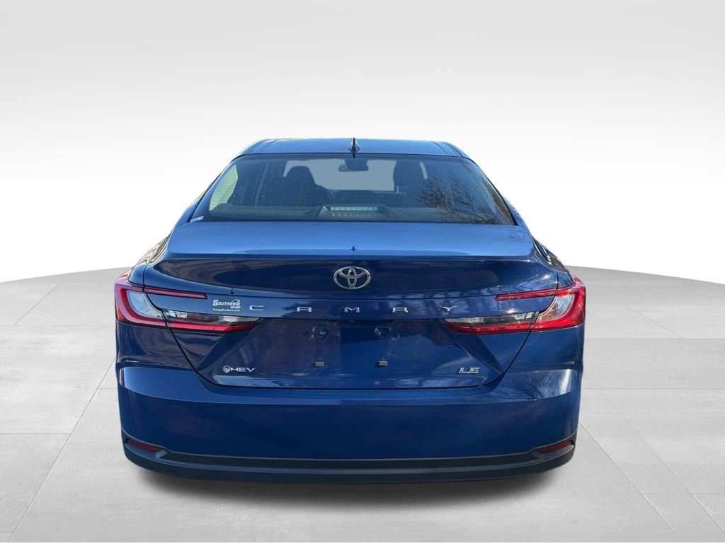 Used 2025 Toyota Camry LE image 4