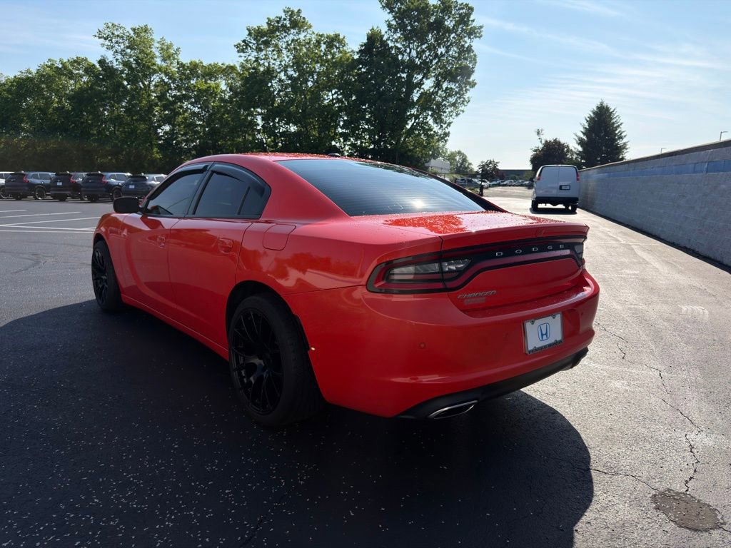 Used 2019 Dodge Charger SXT RWD image 3