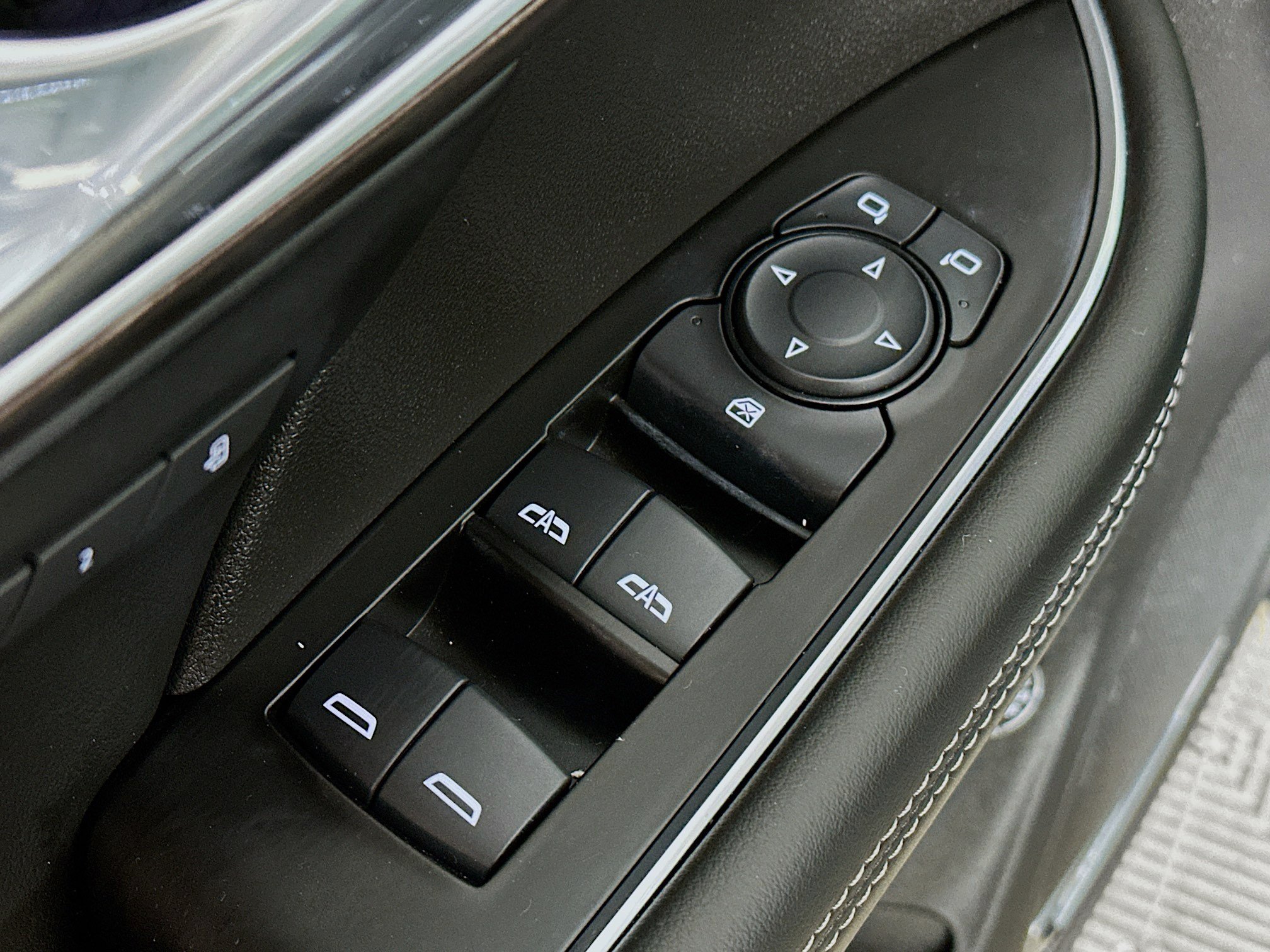 Used 2023 Buick Envision Avenir AWD/4WD image 18