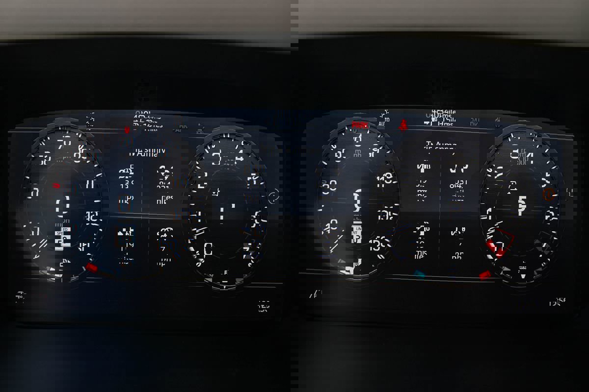 Used 2021 Land Rover Defender 110 SE image 32