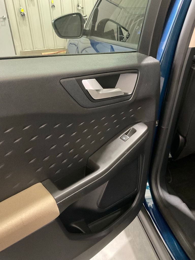 Used 2020 Ford Escape SE Sport image 11