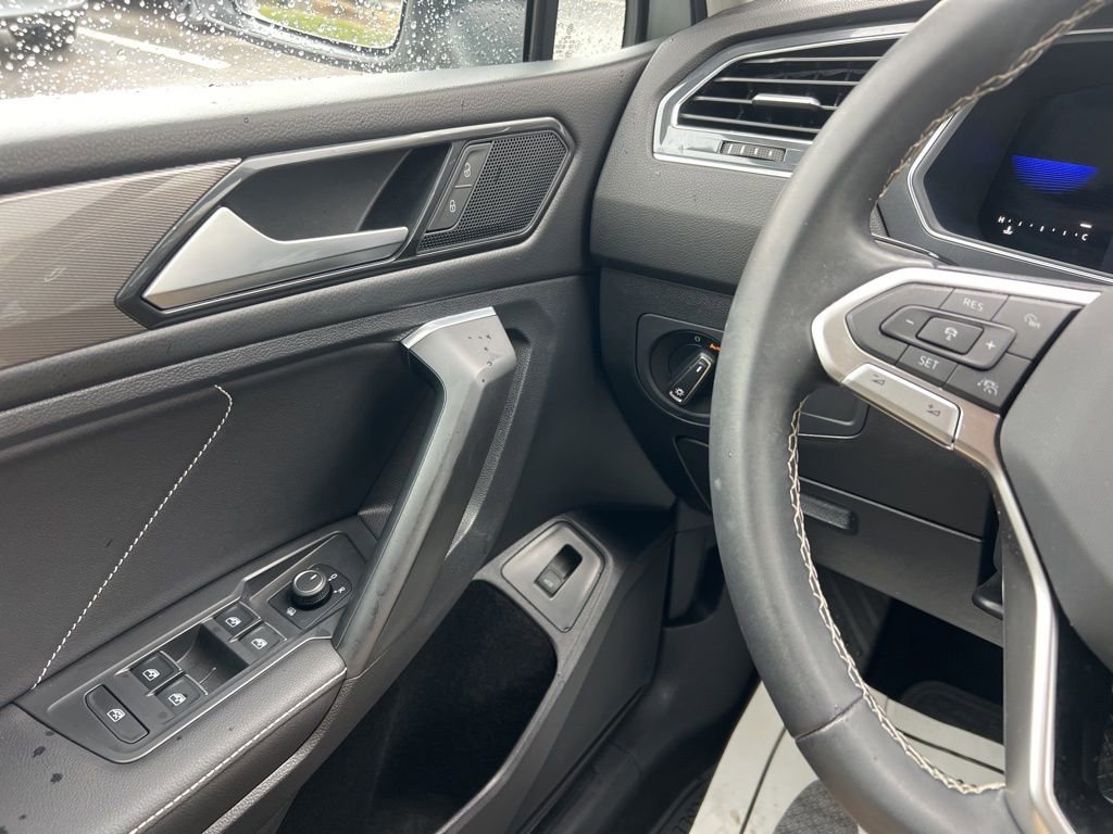 Used 2022 Volkswagen Tiguan SE image 18