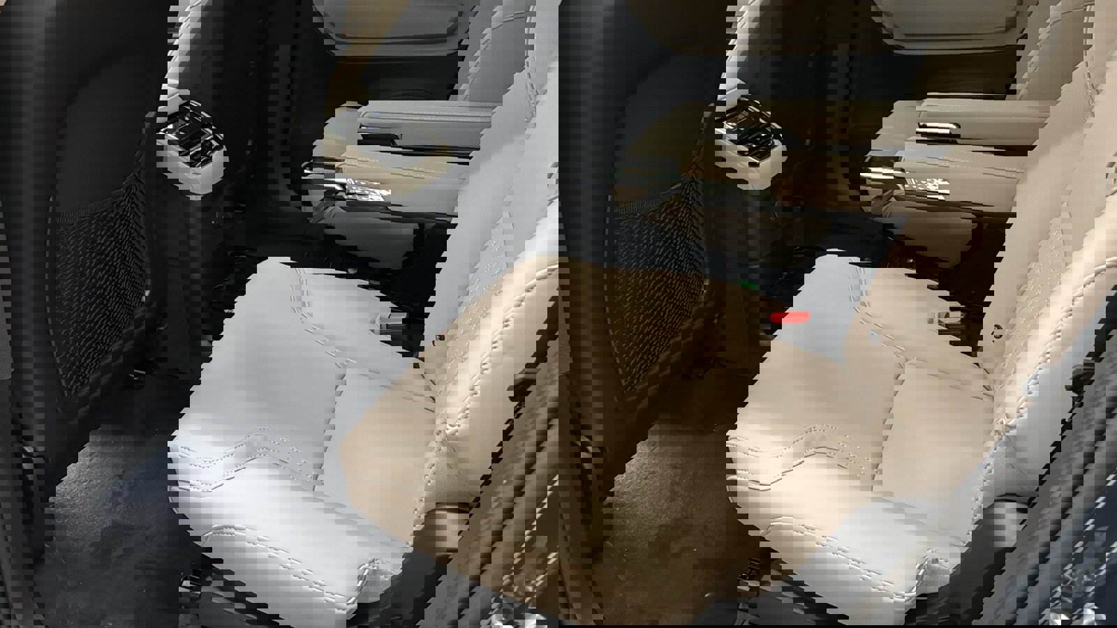 New 2026 Volvo XC90 T8 Plus w/ Protection Package Premier image 27