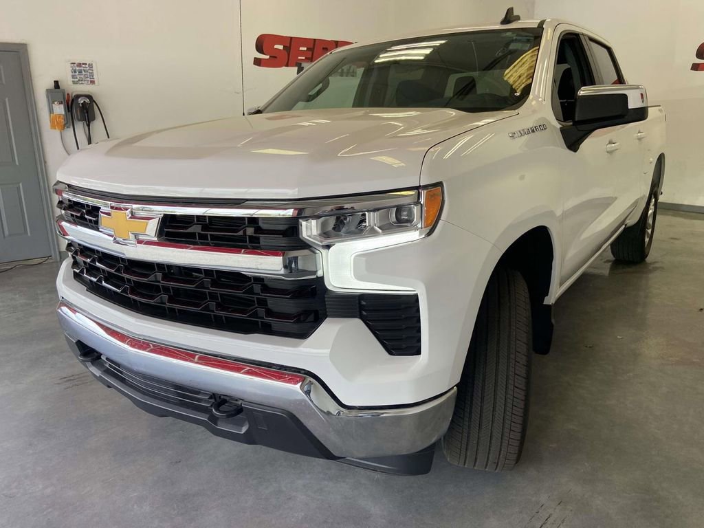 Used 2023 Chevrolet Silverado 1500 LT AWD/4WD image 7
