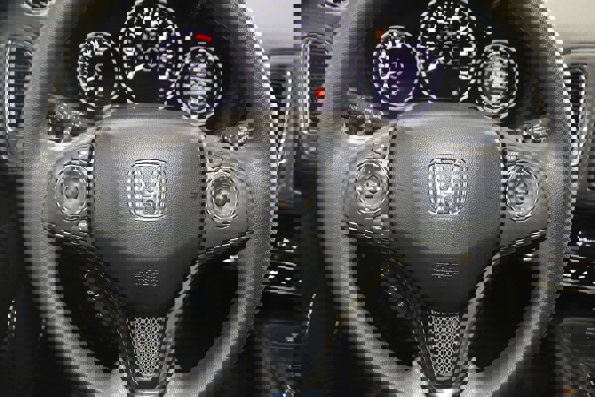 Used 2018 Honda HR-V EX image 32