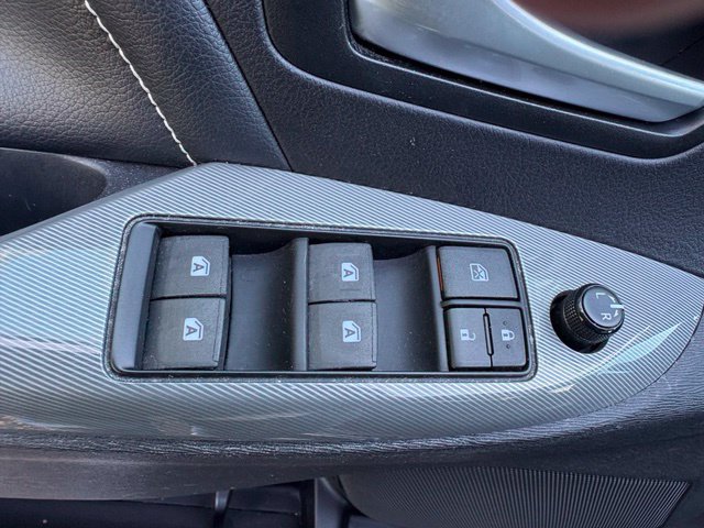 Used 2015 Toyota Sienna SE FWD image 18