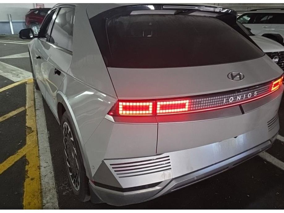 Used 2023 Hyundai Ioniq 5 Limited AWD/4WD image 4