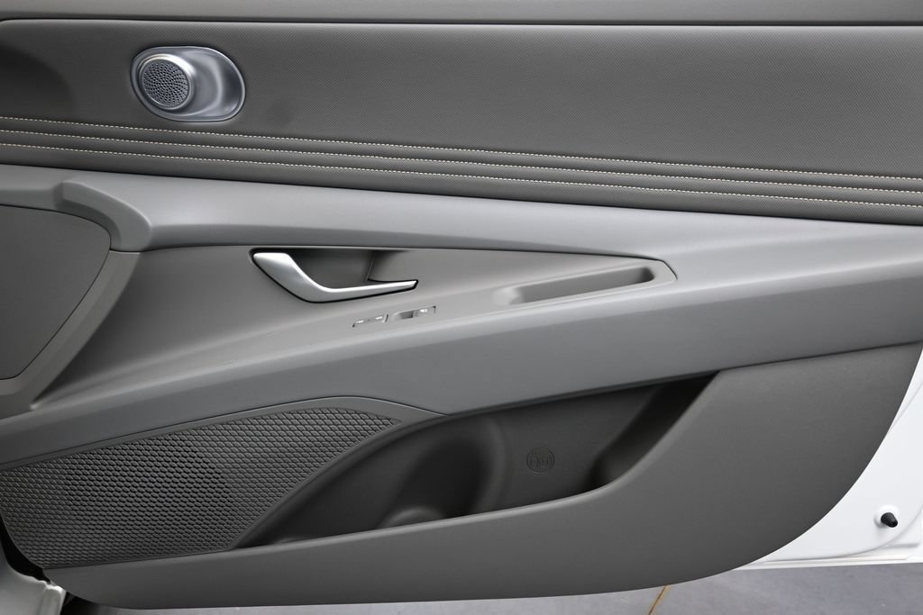 New 2026 Hyundai Elantra SEL Sport Premium FWD image 11