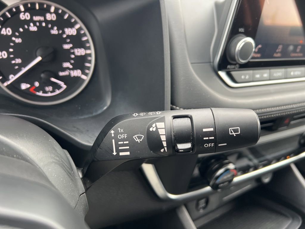 Used 2025 Nissan Rogue SV image 13