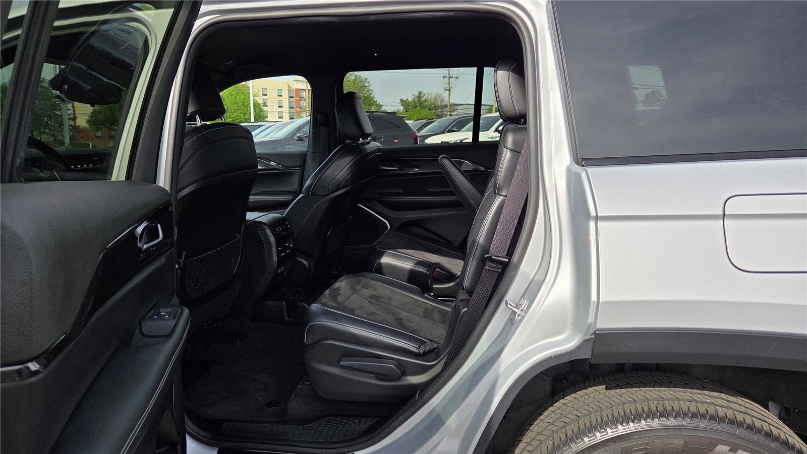 Used 2021 Jeep Grand Cherokee L Laredo AWD/4WD image 23