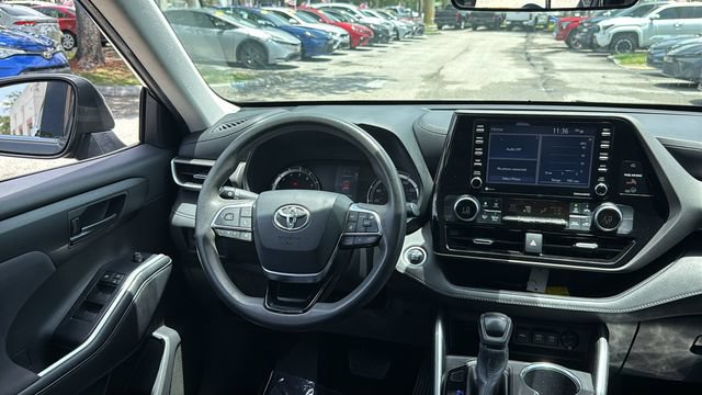 Used 2021 Toyota Highlander L FWD image 14
